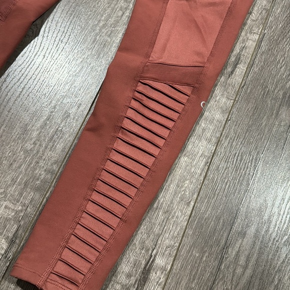ALO Yoga Moto Legging High Rise in rosewood glossy S - Picture 6 of 10